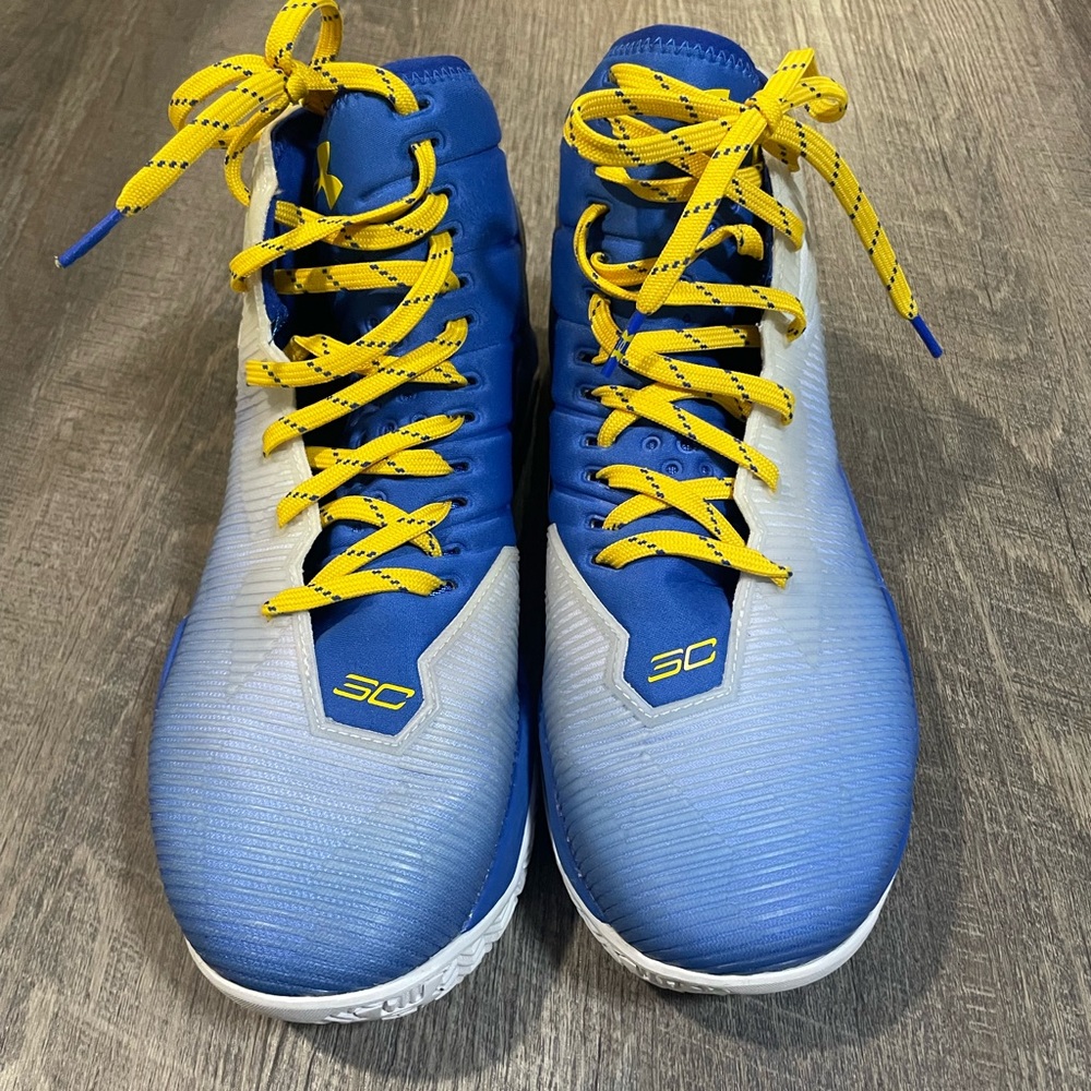 UA curry 2.5 size 10
